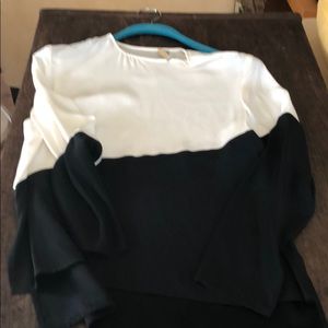 Black/white long sleeve blouse